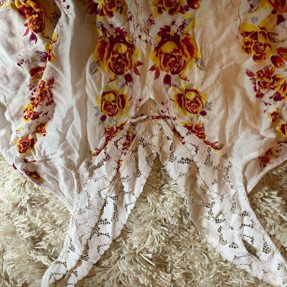 Free People Tank Top - Floral with Lace. Size Small - Picture 3 of 3